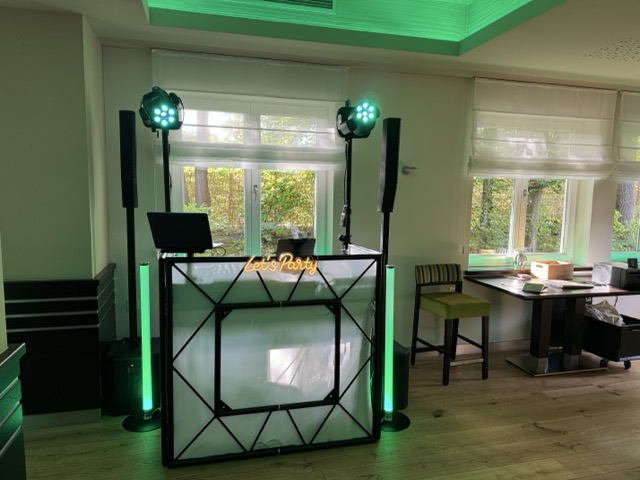 DJ-Pult im ESSENSIO Erkrath – Fokus auf die Musik