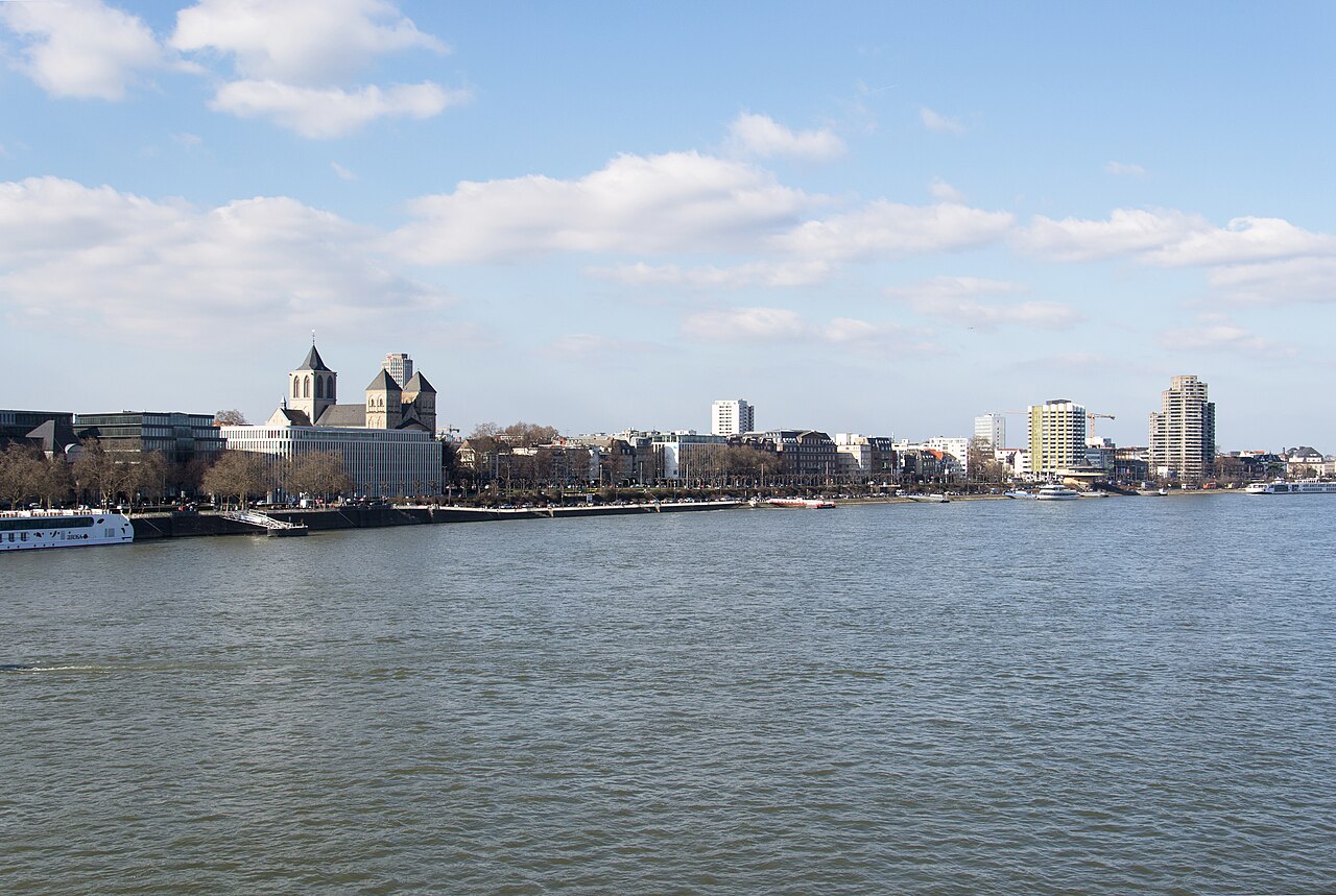 Köln Rheinufer &ndash; romantische Hochzeitsatmosphäre mit Blick auf den Dom